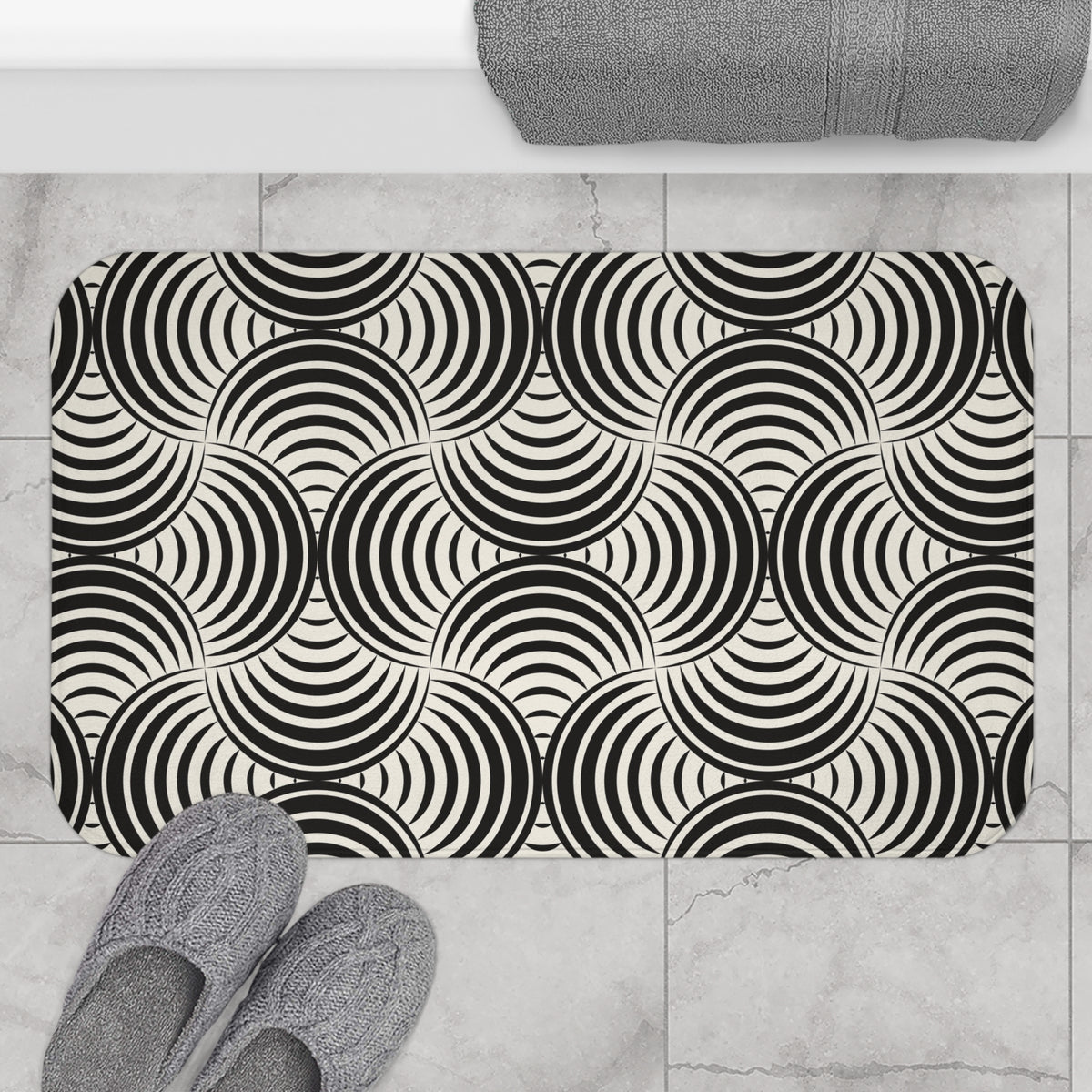 Black Cream Deco Circles Bath Mat, Retro Bathroom Rug