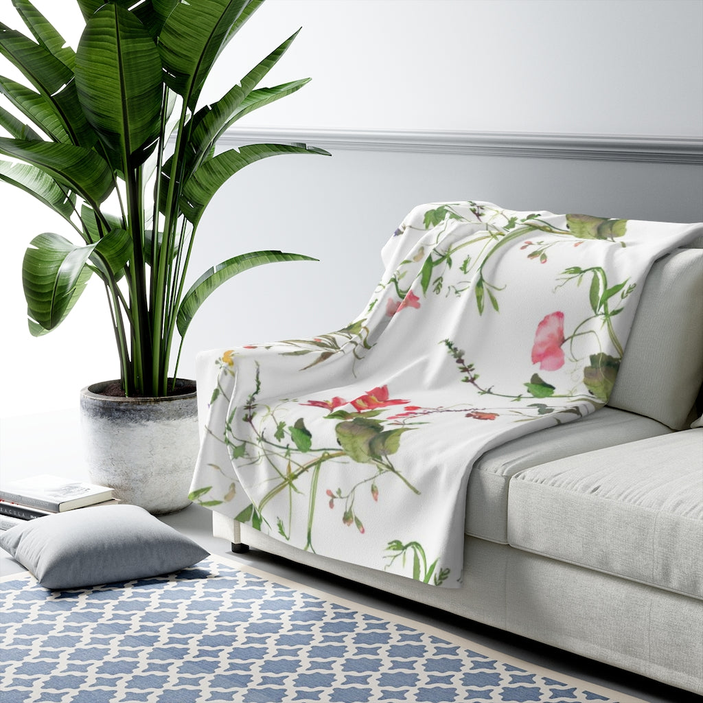Floral Comfy Blanket | White Red Green Meadow Flowers