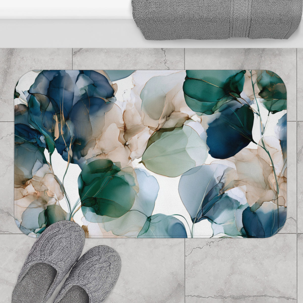 a pair of slippers sitting on top of a rug