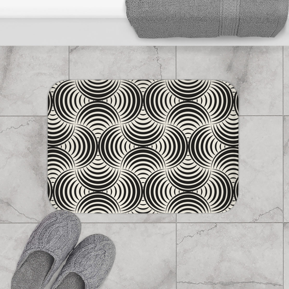 Black Cream Deco Circles Bath Mat, Retro Bathroom Rug